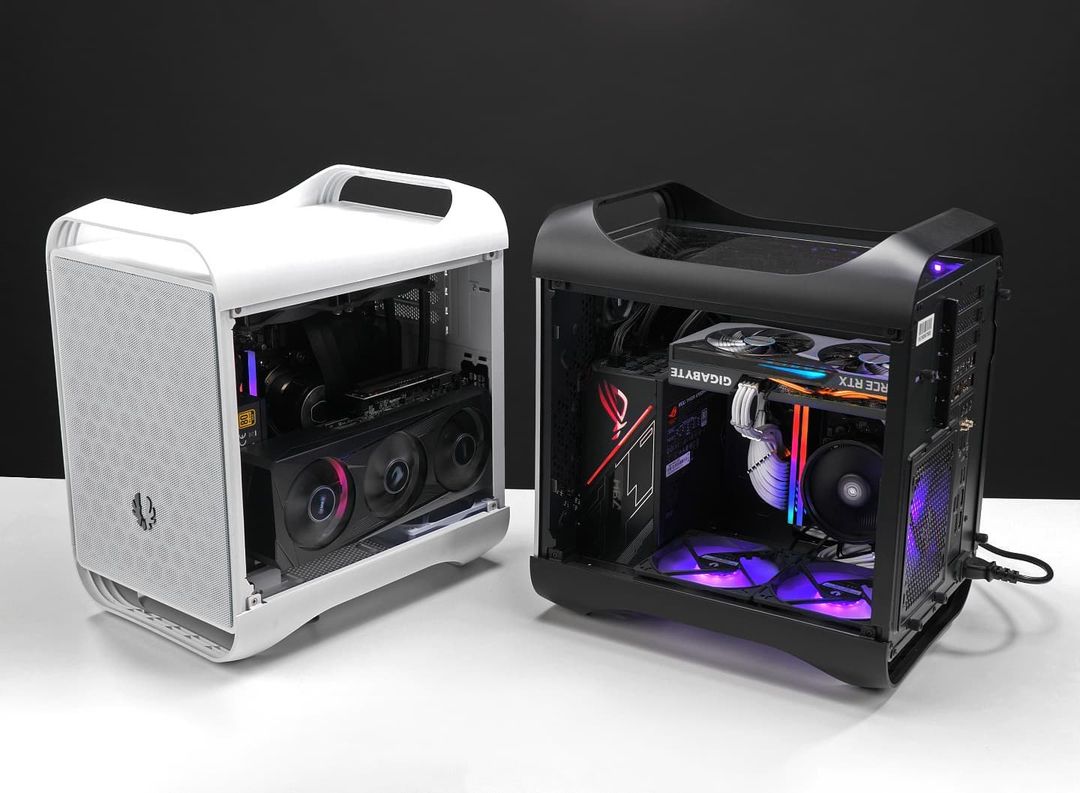 Prodigy M 2022 ARGB
 
<a href="/battlerigs/">Battlerigs</a>

Which kind of GPU setup you prefer? Vertical or Horizontal? 

Check it here now:  bitfenixshop.us/case/prodigy/

#BitFenix #Prodigy #pc #pcgaming #pcgamer #pcbuild #nvidia #nvidiageforce #gamingsetup #gamingpc #gamingpcbuild #matx