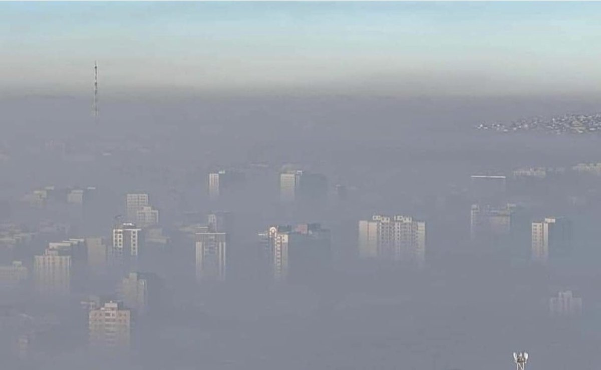 Та гэртээ гал түлж болно. Гэхдээ энэ нь УБ хотын нийт иргэдийн эрүүл орчинд амьдрах эрхэнд нөлөөлөх ёсгүй.

Иймээс хотын төв цэгээс тодорхой радиуст янданг хориглох хэрэгтэй. Энэ бүст амьдаръя гэвэл цахилгаан эсвэл газ-аар халаалтаа шийд.

Таны эрх бусдын эрхээр хязгаарлагдана.