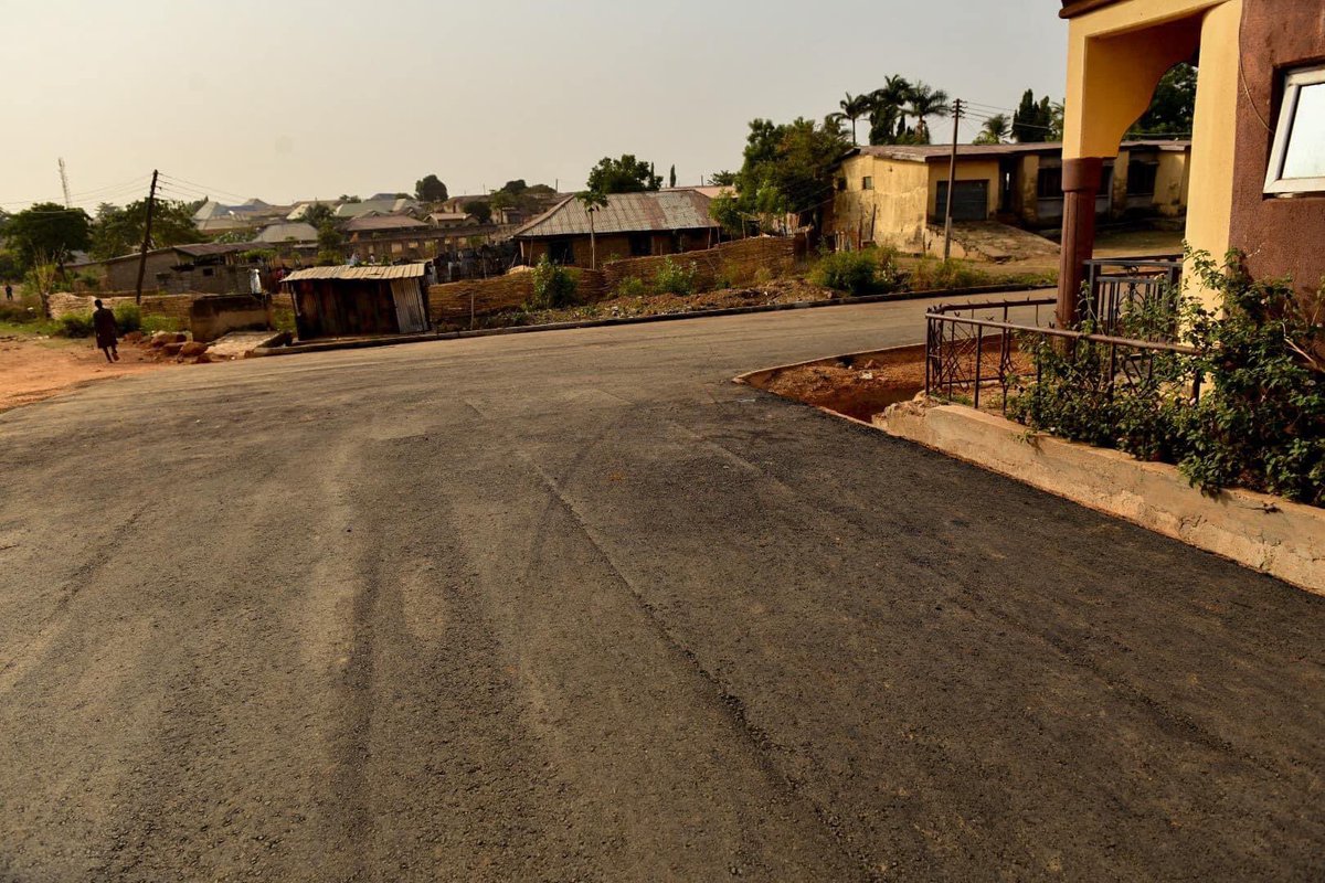 UmaarKudu's tweet photo. Counting days to leave office isnโt an excuse to halt projects across the state.
Work has resumed on Shango, behind IBB University Guest House Road Minna.
Cc: @Nupenchi_
#LoloIsWorking https://t.co/NIoTaxNZGf