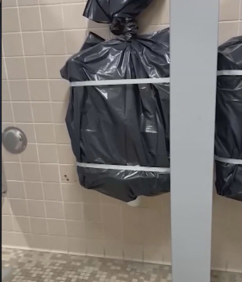 NBC10_Mario's tweet photo. In a compromise to a proposal that would have blocked students from using the restroom of their gender identity, a high school in New Hampshire decides to cover up urinals so only stalls can be used. Thoughts? The story now on @NBC10 Sunrise https://t.co/WSRyUQUT5G