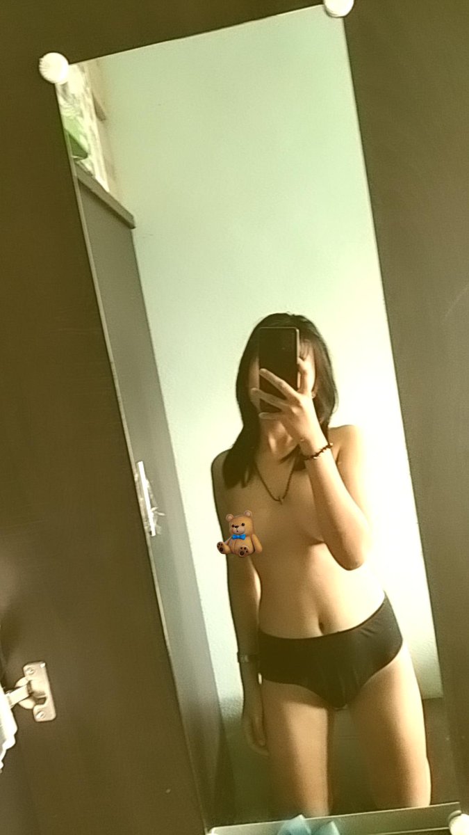 mami88178283's tweet photo. ขาก็ใหญ่ แต่ถ้าพี่ยกไหว หนูก็ยอมมมม 🙈💦 https://t.co/9NHJvnSDdP