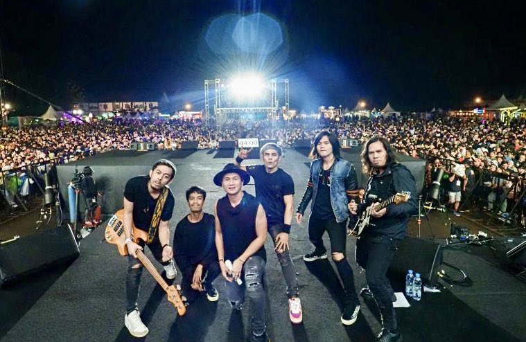 Perform perdana Drive feat Anji sekaligus perkenalan vokalis baru <a href="/driVeindonesia/">DRIVE</a> at Playlist Love Festival, 11 Feb 2023..