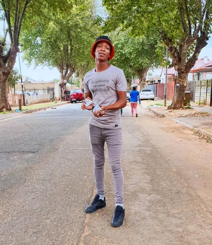 HlerIi's tweet photo. #uMjoloWithAzola

28 Yrs 
From Newcastle https://t.co/tAHgTm05c5