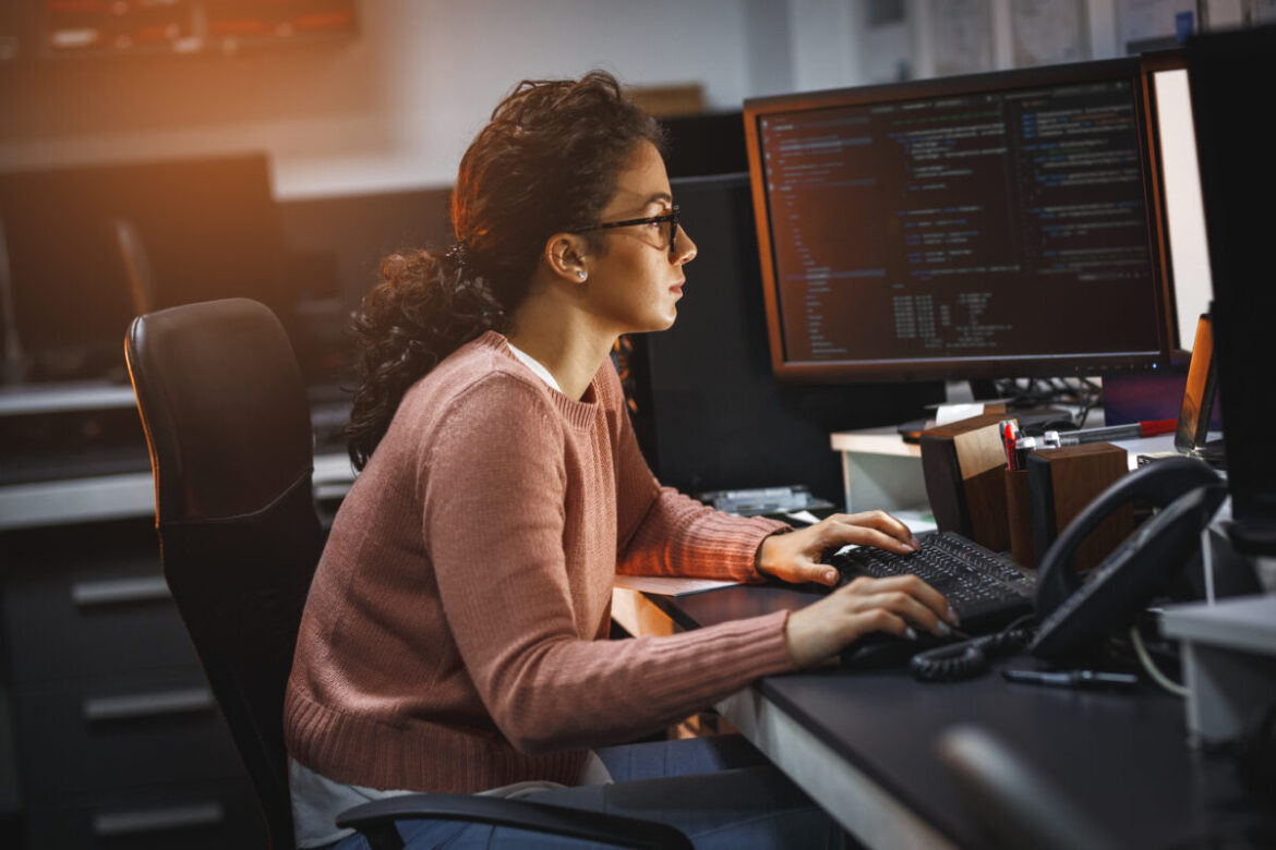 thefintechtimes's tweet image. In response to clear talent gaps in the computer programming industry, @CodeFirstGirls has upskilled 100,000 women by teaching them how to code. #WomeninCode #ComputerProgramming thefintechtimes.com/how-more-women…