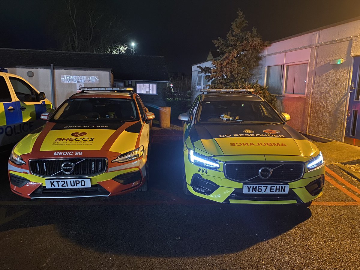 Attended an incident last night…. #v4 (#675) &amp; #medic98. @_Tom_A_Ward <a href="/EeastTbarker/">Tom Barker</a> @Smarterm3tering <a href="/RAF_Henlow/">RAF Henlow</a> <a href="/BHECCS/">Beds & Herts Emergency Critical Care Scheme</a>