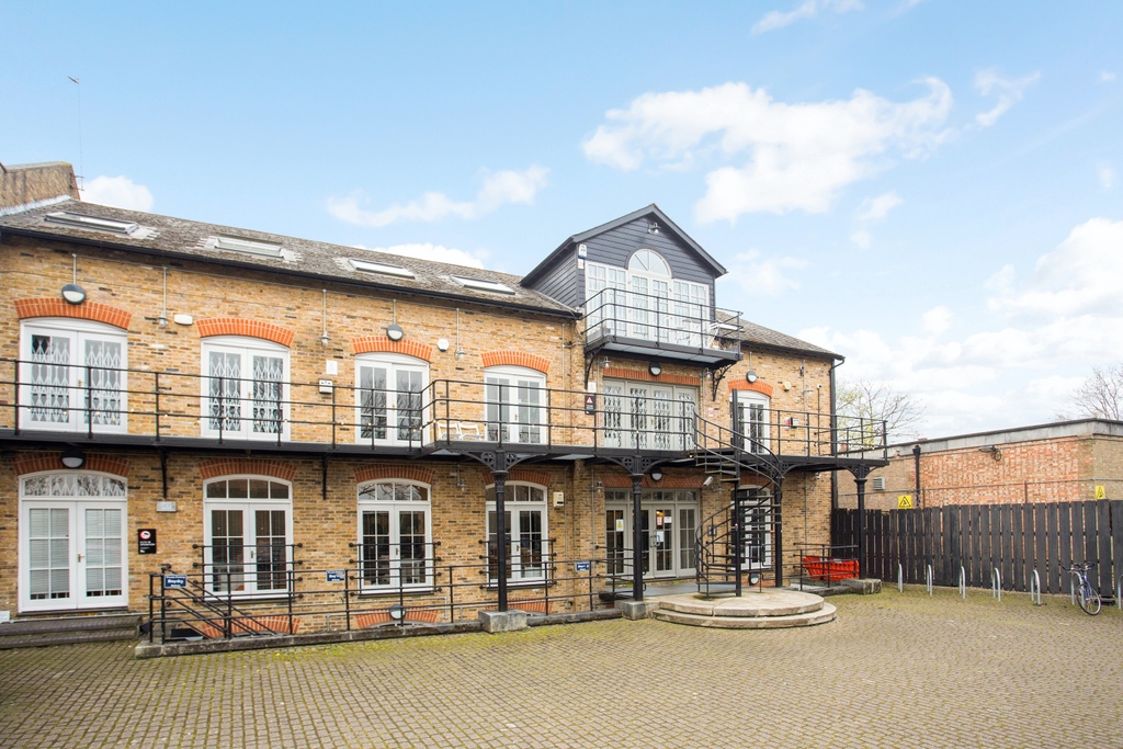 Tideway Yard, a workspace on the River Thames situated on Mortlake High Street. 
⁠
🔴 If you're looking for a unique workspace London, contact: workspaces@marstonproperties.co.uk ⁠🔴⁠
⁠
#workspace #workspacetolet #marstonproperties #commercialproperty #commerciallet