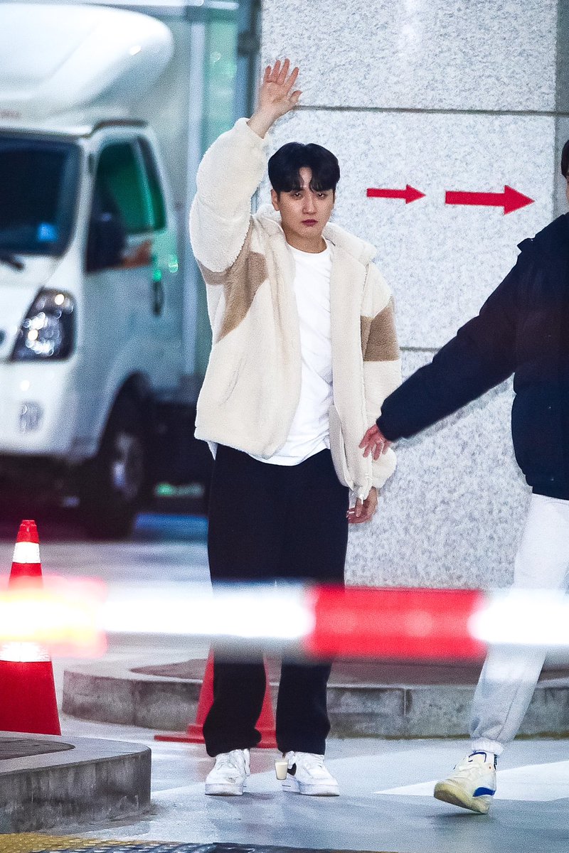 230213 아니근데진짜 내가 아는 곰도리중에 젤 기여움 ✌🏻✌🏻

#LUCY #루시 #신광일