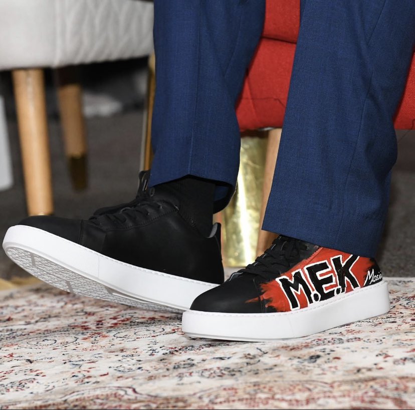 Mr Rre Showa tweet media