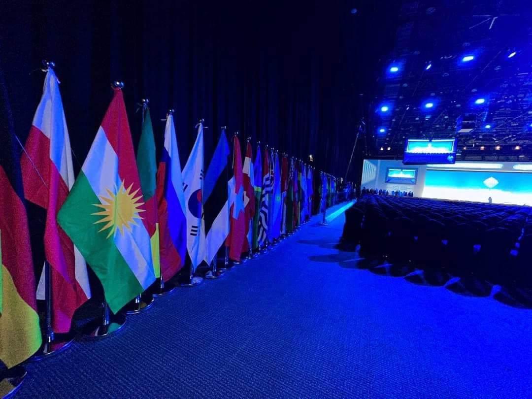 MdKurdistan's tweet photo. Di Lûtkeya Hikûmetê ya Cîhanî ya li Dubayê de ala Kurdistanê di nava alayên welatan de ye. #Kurdistan #MasrourBarzanî #AlaRengîn #dewlet #WGS23 #Dubai https://t.co/YImEObMJxf
