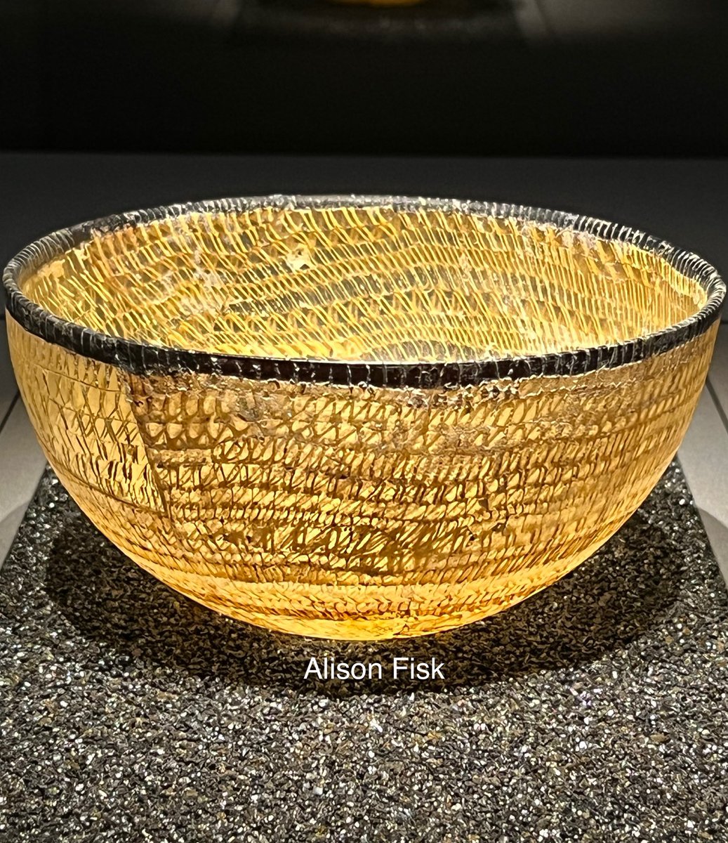The timeless beauty of ancient glass. A c. 2,250 year-old glass bowl made from colourless glass with opaque yellow and translucent dark violet ‘reticella’ threads. Looks so modern! Eastern Mediterranean. Landesmuseum Württemberg, Stuttgart, Germany. 📷 my own

#Archaeology