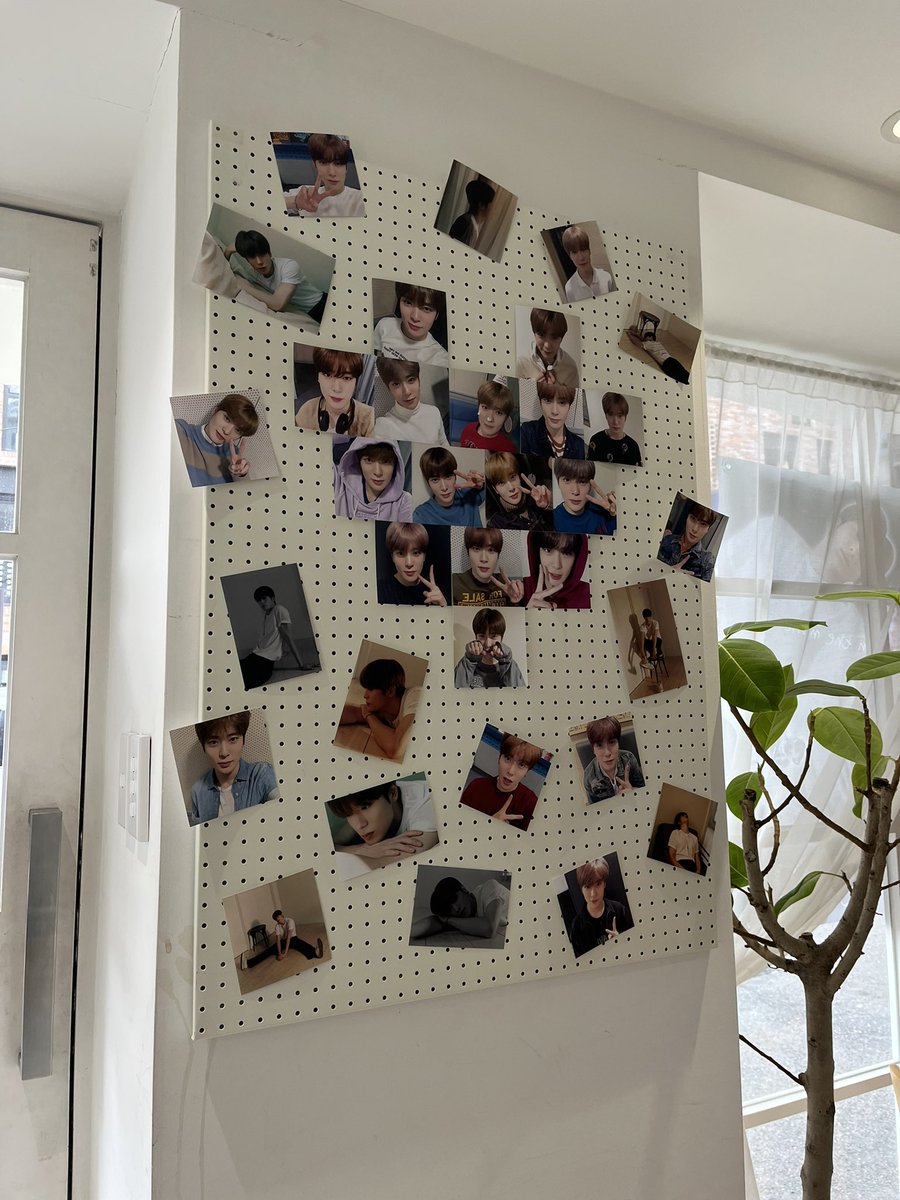 Headofncity's tweet photo. ☕️아이오쓰리 성수사거리점

𝑬𝒗𝒆𝒓𝒚 𝑴𝒐𝒎𝒆𝒏𝒕 𝒐𝒇 𝑱𝒂𝒆𝒉𝒚𝒖𝒏

#Every_Moment_of_Jaehyun
 #너에게_빠지는_시간_단_214초 https://t.co/vAa19BLh0f