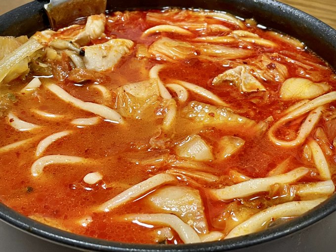 トマト鍋なので赤くなってた 