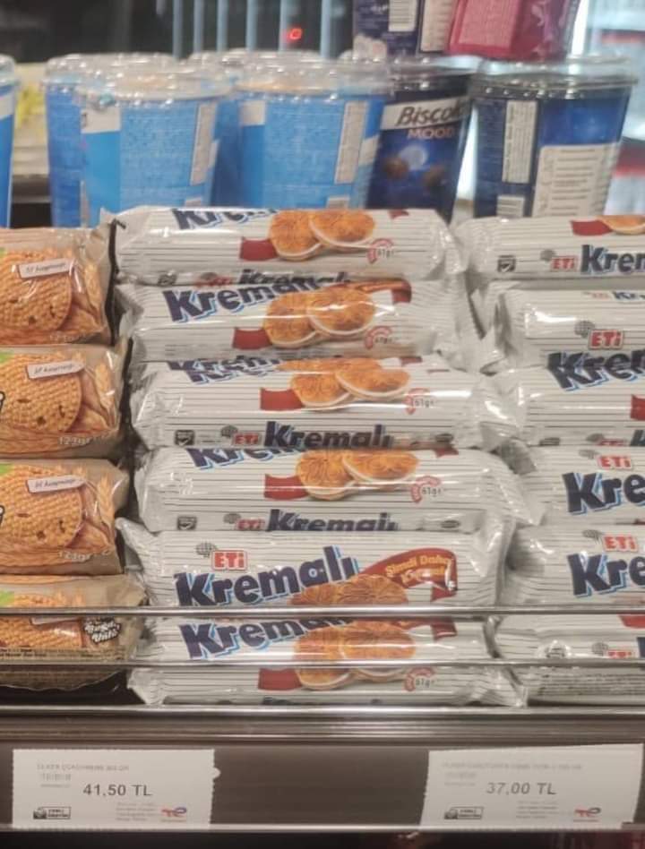 Niğde.
Meşhur Başmakçı Dinlenme Tesisleri.
Bir bisküviyi 41 TL ye satacak kadar ucuz karakteri nereden buldun?
Yazdık.
Başmakçı Tesisleri.
Milletimiz seni yazdı.