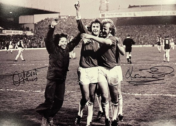 * SALE * #BCFC fans! 

Reduced for a short time, and whilst stocks last!

Trevor Francis and Kenny Burns celebrate a goal against Aston Villa. Signed by both players with FREE UK Delivery.

16 x 12" high quality black &amp; white photo

Retweets appreciated!

centralsportsuk.com/products/rare-…