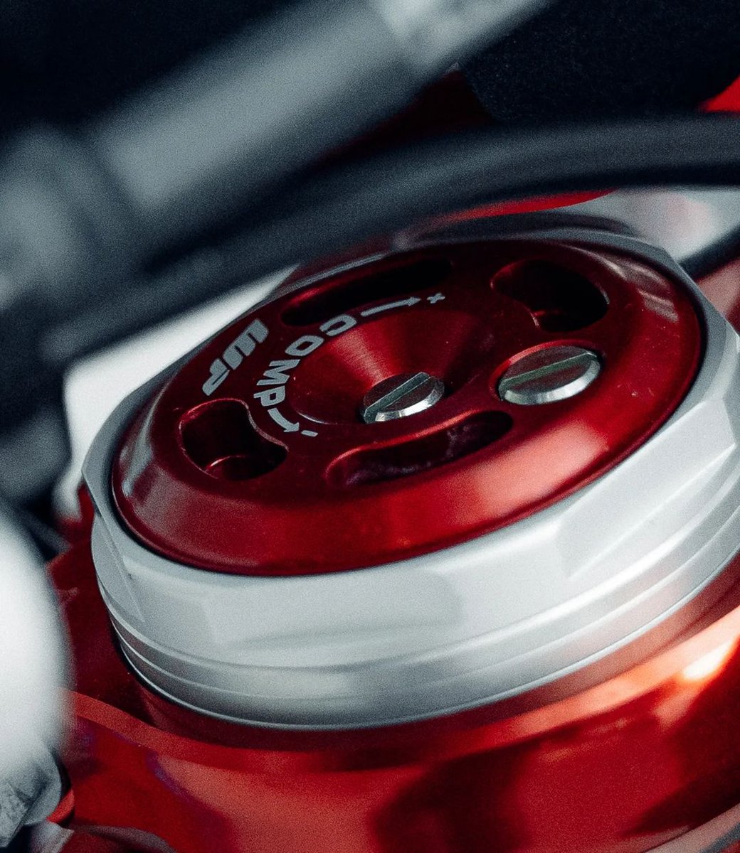 wpjapan1977's tweet photo. Get factory-level performance with WP Suspension!

XACT PRO 8950とXACT PRO 7448は、軽量で、実際に活躍しているファクトリライダーと同じ調整幅で提供しています。

ジャスティンのように、WP Proを装備しレースを楽しもう!

#WPサスペンション #バイク #カスタム https://t.co/MIEBMQCKD5