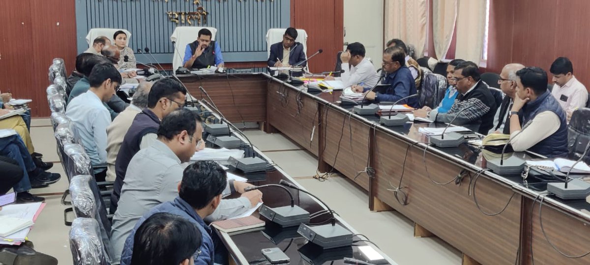 DcDmPali's tweet photo. शासन की अपेक्षाओं के अनुरूप काम कर लोगों को राहत दिलाएंः जिला कलेक्टर श्री मेहता
- 20 सूत्री कार्यक्रम, बजट घोषणा और चिंतन शिविर बिंदुओं की समीक्षा बैठक
@ashokgehlot51 @AshokChandnaINC @TikaRamJullyINC @RajCMO @RajGovOfficial @DIPRRajasthan 
@namitmehta_1 https://t.co/DUpe0sbhzK