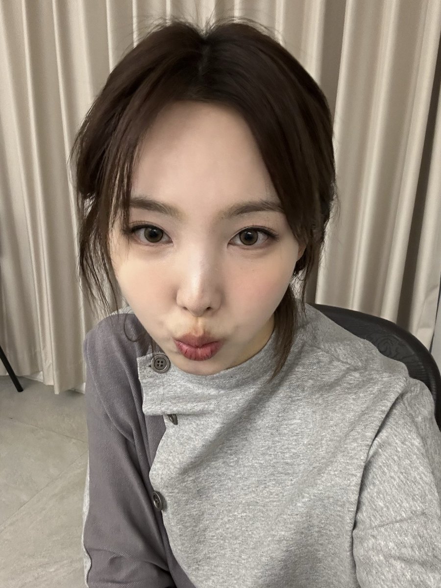 inybbl's tweet photo. 🧸💬

“Should i change my profile picture”
“(Choose) among these ㅎ including the current one!” https://t.co/5Calzl5M8W