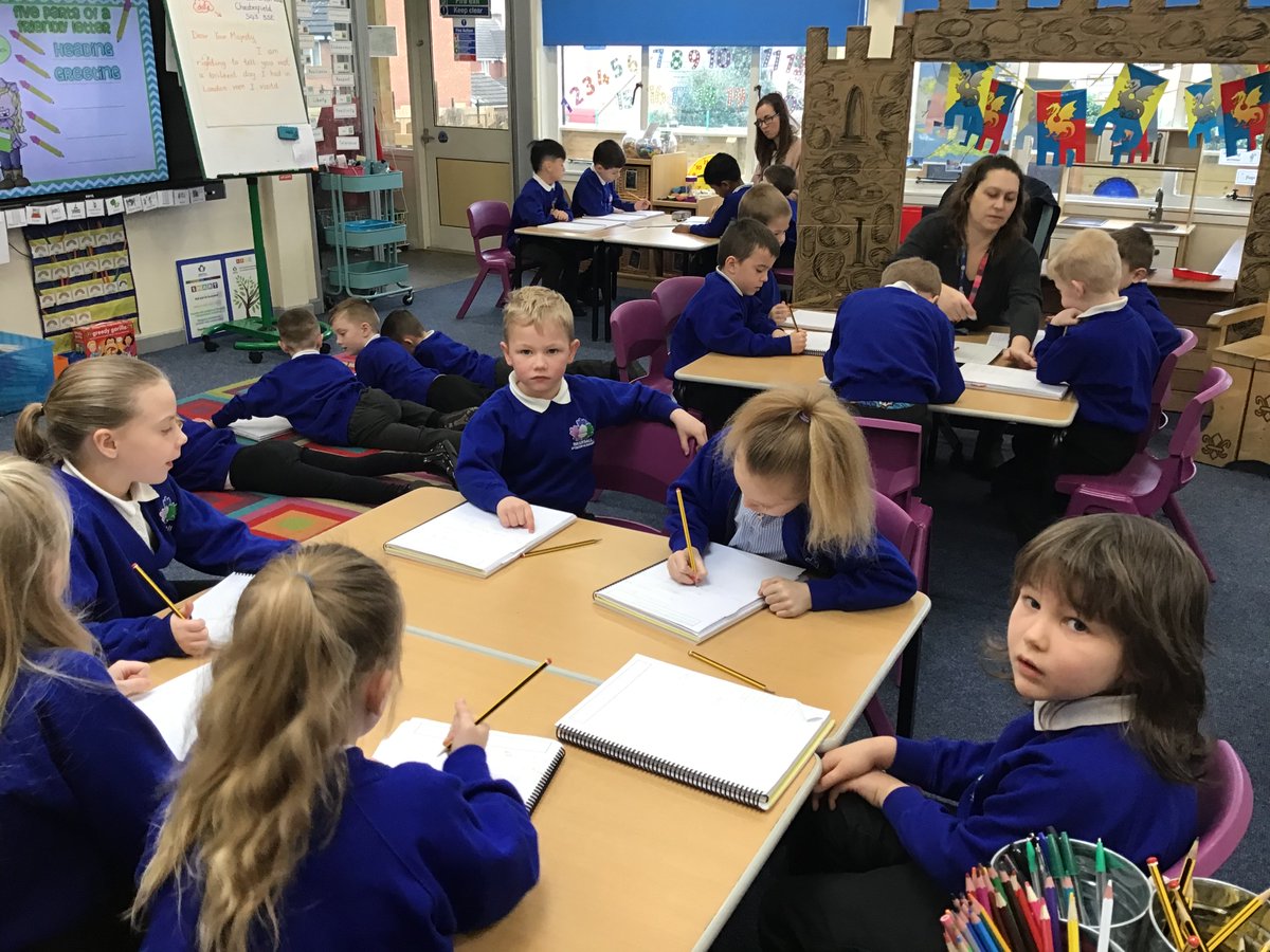 Super learning attitudes as we all sit for a writing lesson together. Always positive in Y1 as we move forward on our learning journey to a whole class lesson @ipa_spencer @satrust_ #SMARTlearners