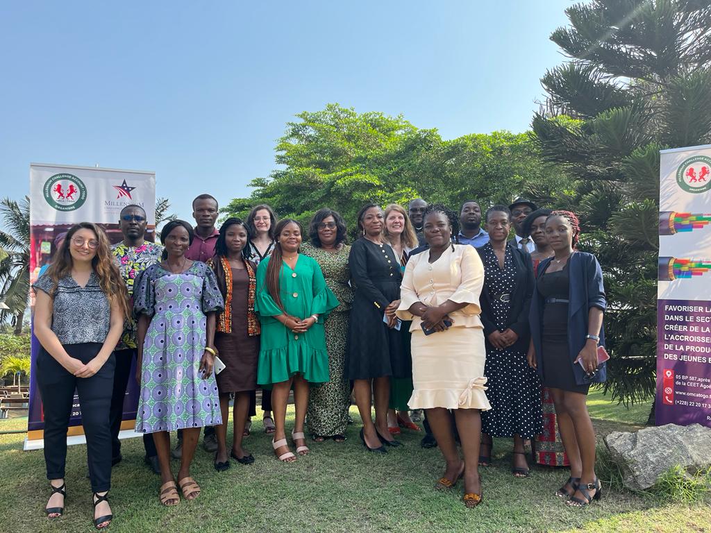 Ces consultations publiques et entretiens ont pr objectif  de recueillir les attentes et bonnes pratiques qui ont du potentiel à contribuer à un meilleur accès et utilisation des #TIC par les femmes, jeunes, les groupes vulnérables et ds les zones non couvertes en services TIC