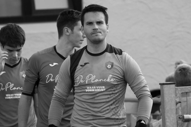 afc_thms's tweet photo. This weekend, Arne Espeel (25) had just saved a penalty and then shortly after he collapsed and passed away. He died doing what he loved. Every day can be your last so try to enjoy life while you can. ❤️ https://t.co/00RkDGbjJ6