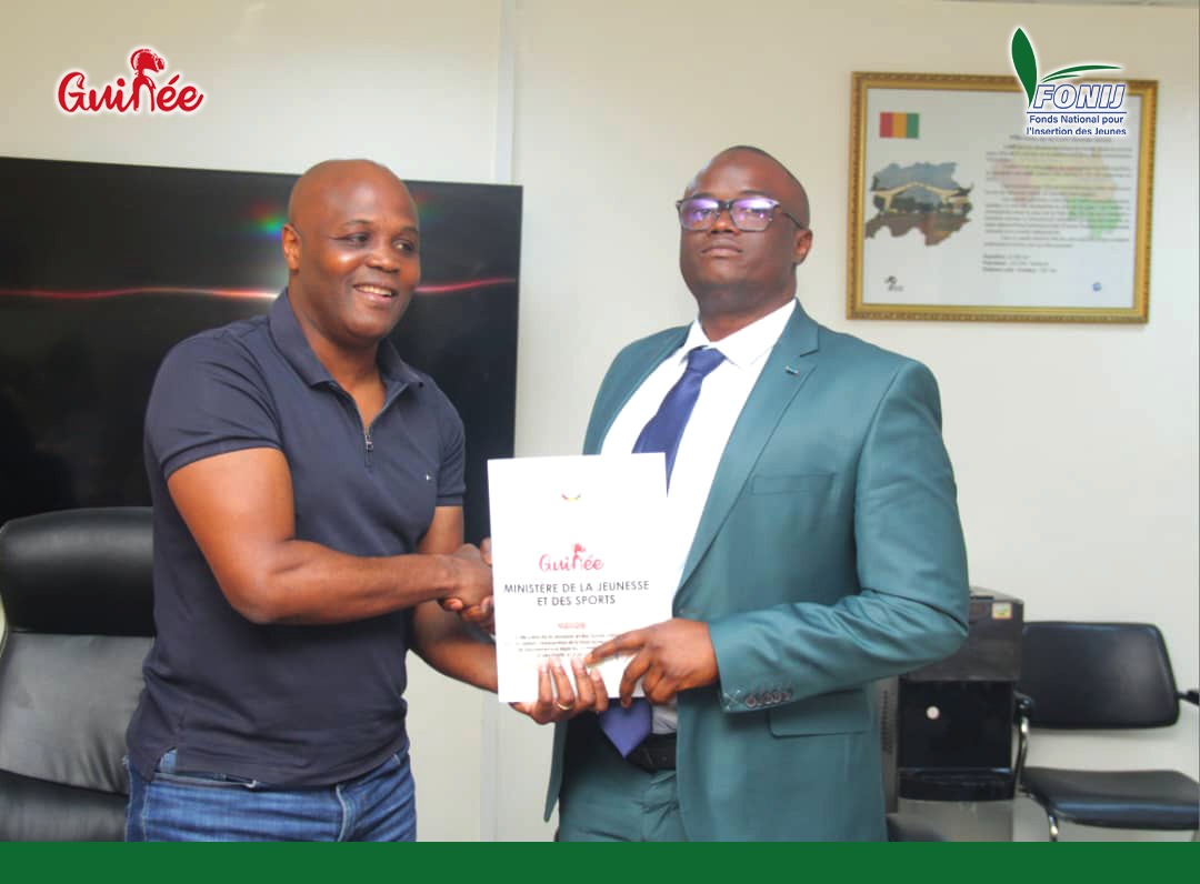 FONIJGUINEE's tweet photo. #SIGNATURE !
Signature de contrat de performance entre le Directeur Général du Fonds National pour l'Insertion des Jeunes M. BALDE ABDOURAHMANE, et son Ministre de tutelle M. Lanssana Béa Diallo.
#FONIJ une jeunesse épanouie, un avenir radieux. https://t.co/DDib3hEqGA