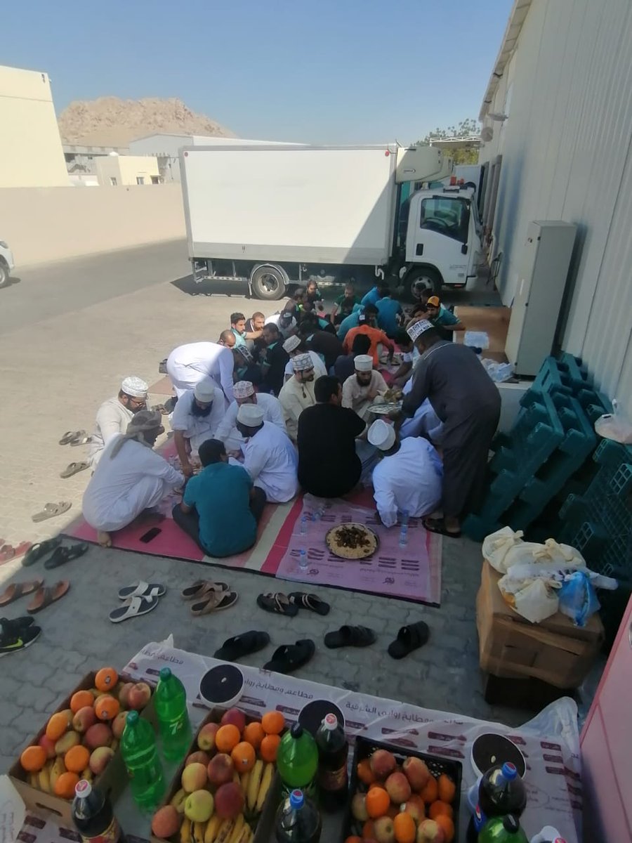 Mazoon_dairy's tweet photo. قامت الهيئة الإدارية لنقابة عمال شركة مزون للألبان بزيارة ميدانية الي فرع الشركة بنزوي والجلوس مع الجمعية العمومية لنقابة وحيث حضر أكثر من (110) عامل من الجمعية العمومية للمناقشة بمواضيع تتعلق بالعمل وبعدها تم تناول وجبة الغداء والشكر موصول لجميع الحضور. https://t.co/uPGZ6JPCcK