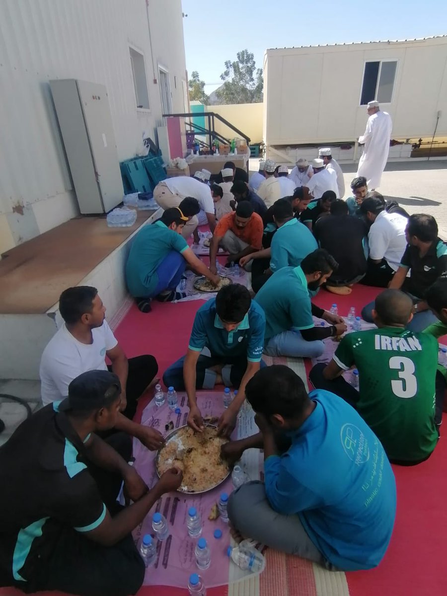 Mazoon_dairy's tweet photo. قامت الهيئة الإدارية لنقابة عمال شركة مزون للألبان بزيارة ميدانية الي فرع الشركة بنزوي والجلوس مع الجمعية العمومية لنقابة وحيث حضر أكثر من (110) عامل من الجمعية العمومية للمناقشة بمواضيع تتعلق بالعمل وبعدها تم تناول وجبة الغداء والشكر موصول لجميع الحضور. https://t.co/uPGZ6JPCcK