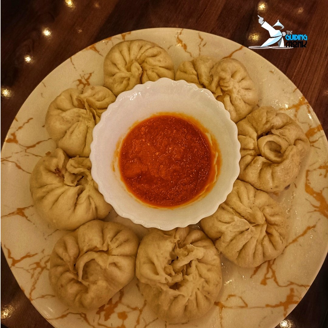 Enjoy piping hot Chicken/Veg Momos in the chilly evenings when you stay with #TheGuidingMonkStays 

#TheGuidingMonk
#ChaloGhoomneChalenge #ChaloGhoomneChalein  #Darjeeling  #mountains #homestay #hillstation #Himalayas #ThisIsYourSpace #ChickenMomos #VegMomos #Momos