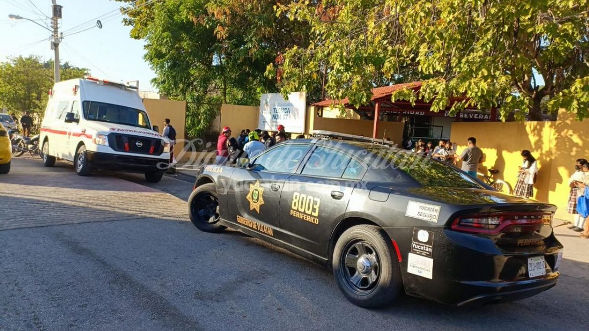 DiariodeYucatan's tweet photo. ⚡ Mérida: Nube tóxica afecta a alumnos de una secundaria https://t.co/KRiMBj5jud https://t.co/dTWqMGaXRw