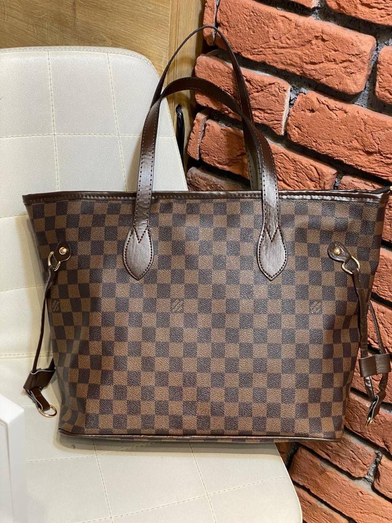 دي الشنط المتوفرة حاليا في المحل انا الكواليتي التانية الفيها مطبقة بتجي الطلبية الجاية ان شاء الله 🔥