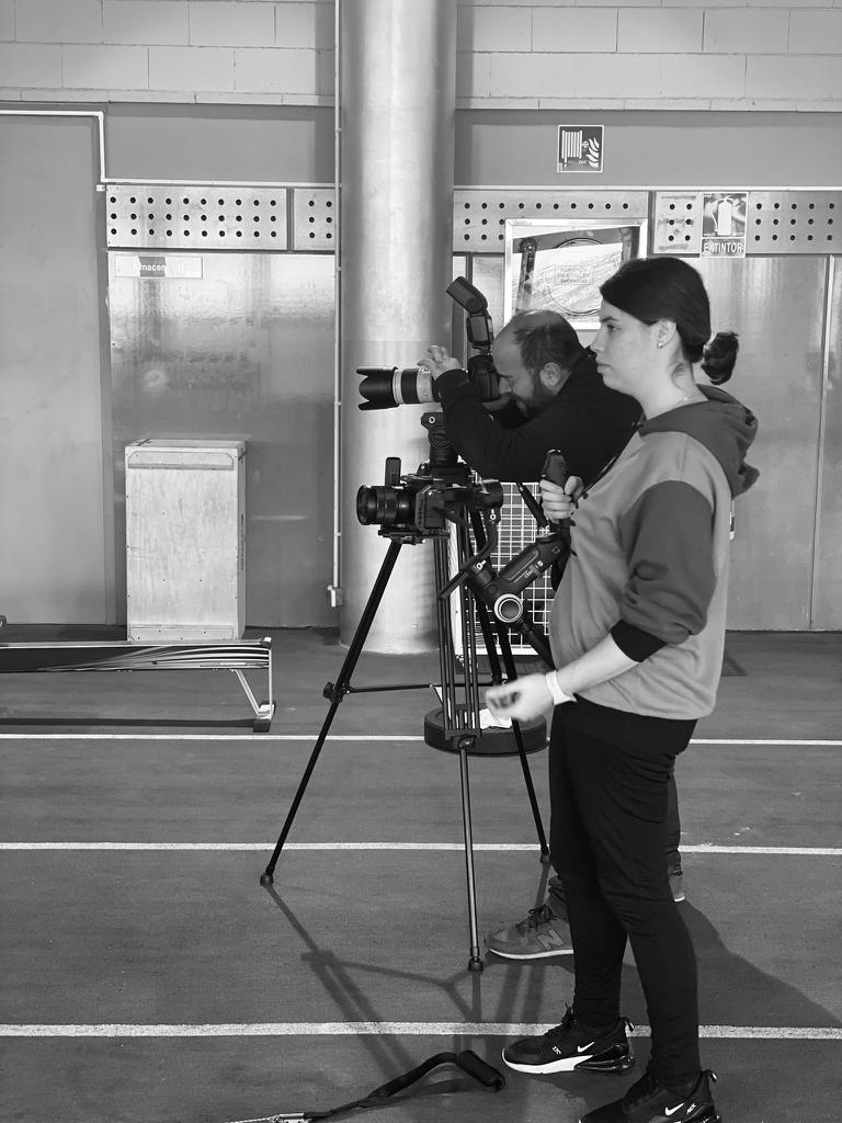 TICTACLAB's tweet photo. ¿Quién ha dicho frío? 🥶
¡Energía a tope grabando con @battle4run !⚡️

#tictaclabstudio #creative #creativestudio #videoproduction #filming #filmphotography #videomarketing #productionaudiovisual #film #audiovisual #camera #video #granada #marketing #diseño #photography https://t.co/Qce4pqK4zT