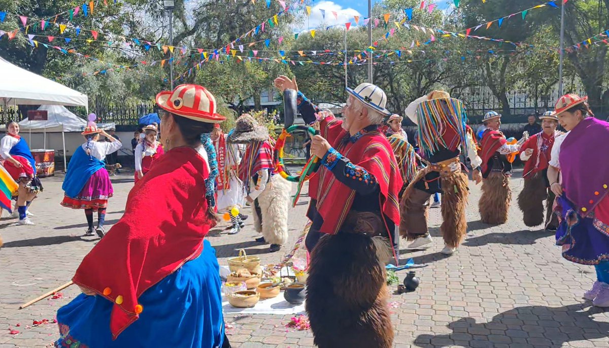 CIDAPAMERICA's tweet image. (1/2)
🥳 ¡Qué bonito es carnaval en el #Cidap!
🪅 Este sábado vivimos momentos llenos de color, sabor, tradición y diversión en los patios y el museo del Cidap.
🤩 Pues contamos con un conversatorio,  una linda muestra sobre...