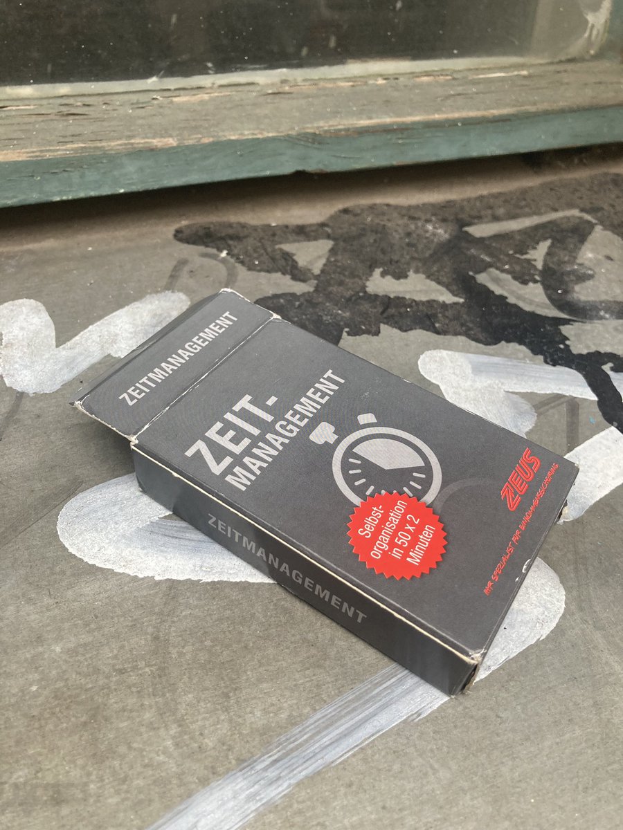 schierderwahn's tweet photo. Da geht man mal mit Muse um den Block, um abzuschalten und dann das…#zeit #Management #muse #achtsamkeit #fundstück https://t.co/h0nRKE97pn