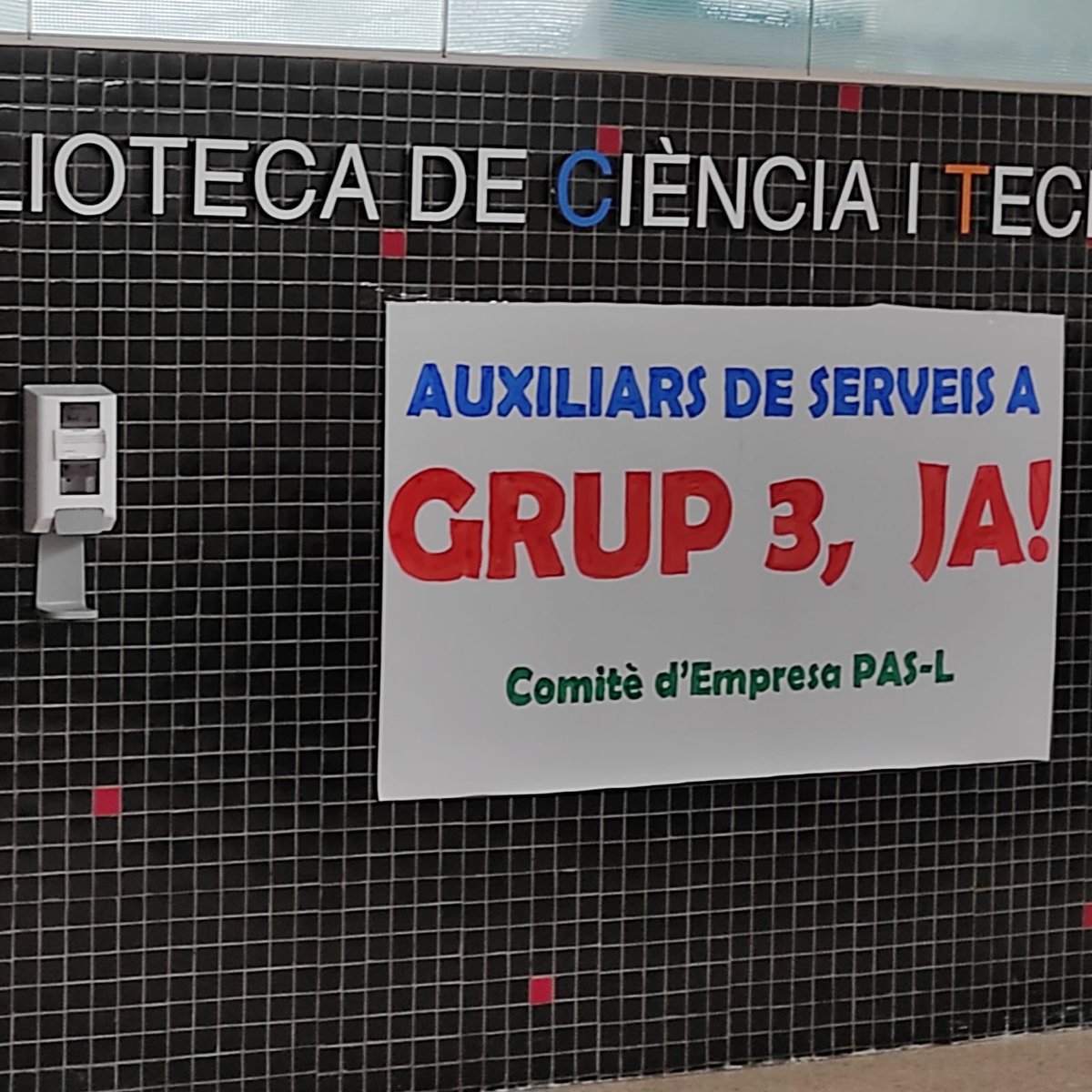 UGTUAB's tweet photo. #UAB #UABnohofasbe #slipisUABagrup3ja #campusUAB #laUABnoensvalora #rectorUAB #bibliotequesuab #bibliotequesuniversitàries #portesobertesuab #rectorat https://t.co/hvfN7iDlZW