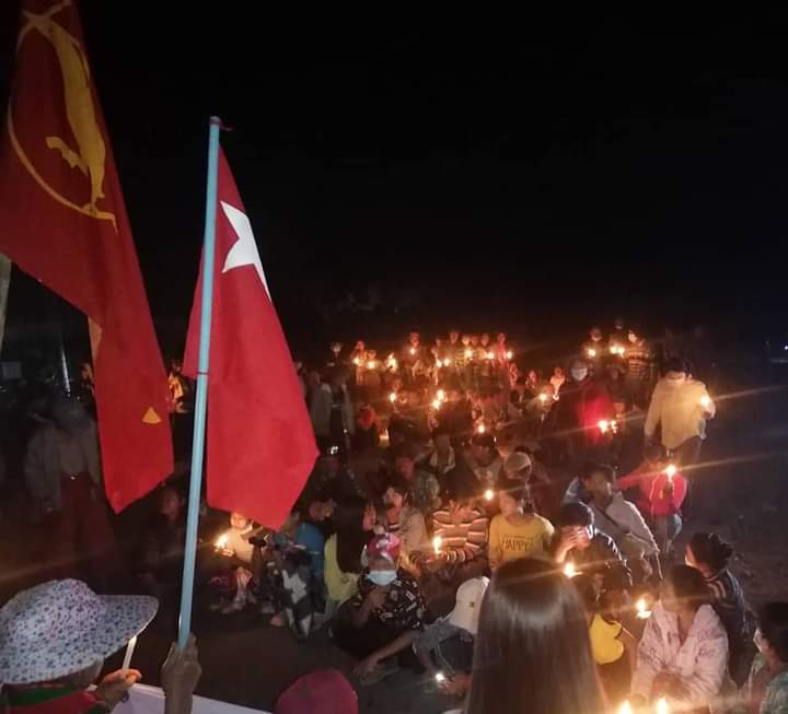 AugustMoe11's tweet photo. 737-day anti-dictatorship candlelight night strike was held by the main strike protesters together with local people, students and youths in Sagaing's #Kalay township on February 13.

#LegalizationOfNUG
#2023Feb13Coup
#WhatsHappeningInMyanmar https://t.co/5BLQ7mDZKT https://t.co/M6QV1x1QI6