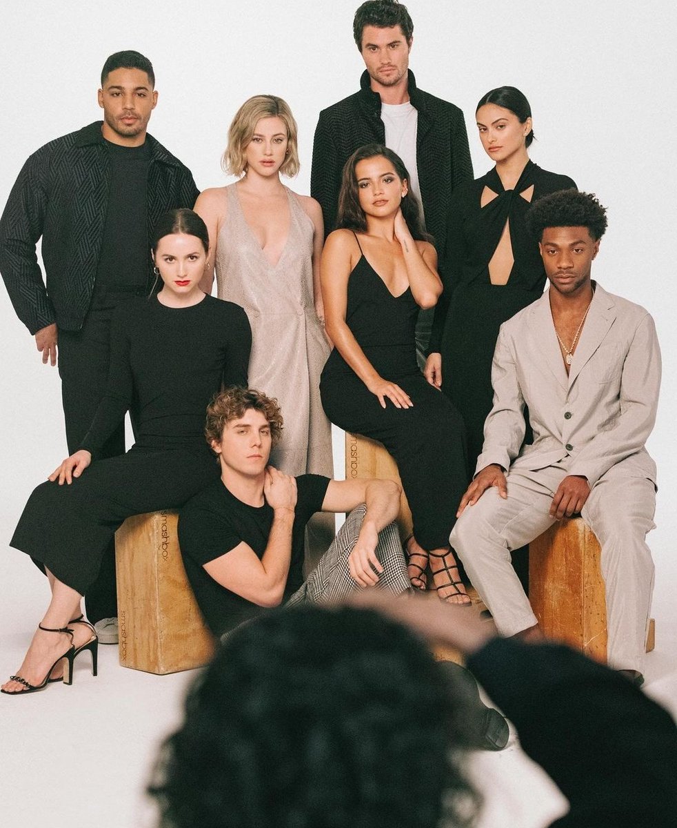 allstarsshow_'s tweet photo. La marque Armani beauty sortira bientôt une collaboration avec #camilamendes #lilireinhart #maudeapatow #isabelamerced #jonathandavis #michaelevans #chasestoke et #lukascage https://t.co/4WzvYEmhJi