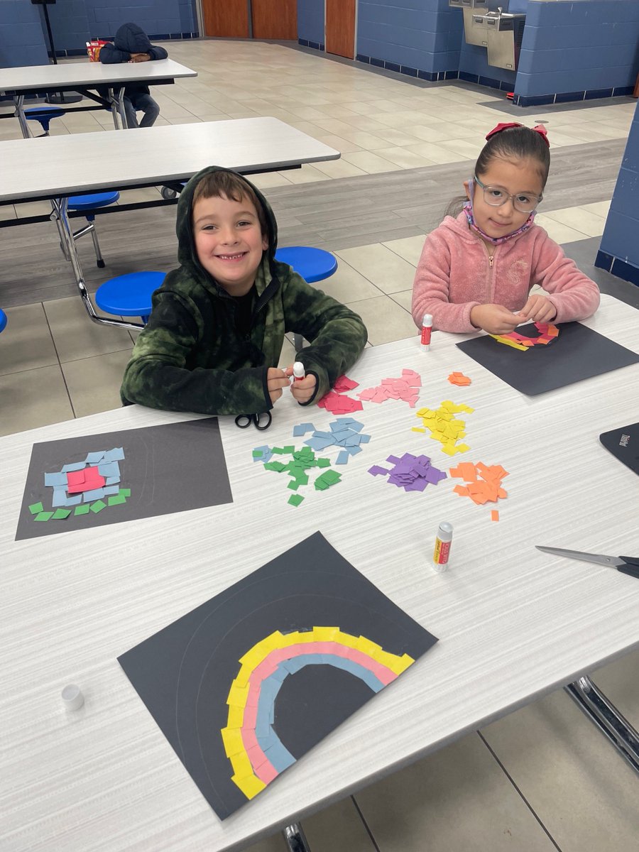 Club Rewind is learning about Alma Thomas an expressionist painter and art educator best known for her abstract paintings. Check out our beautiful collages at Duryea Elementary this morning. @CFISDCOMMPROG @IreneRuizCFISD @KristiRichter2 @CFISDBambi #clubrewind#blackhistorymonth