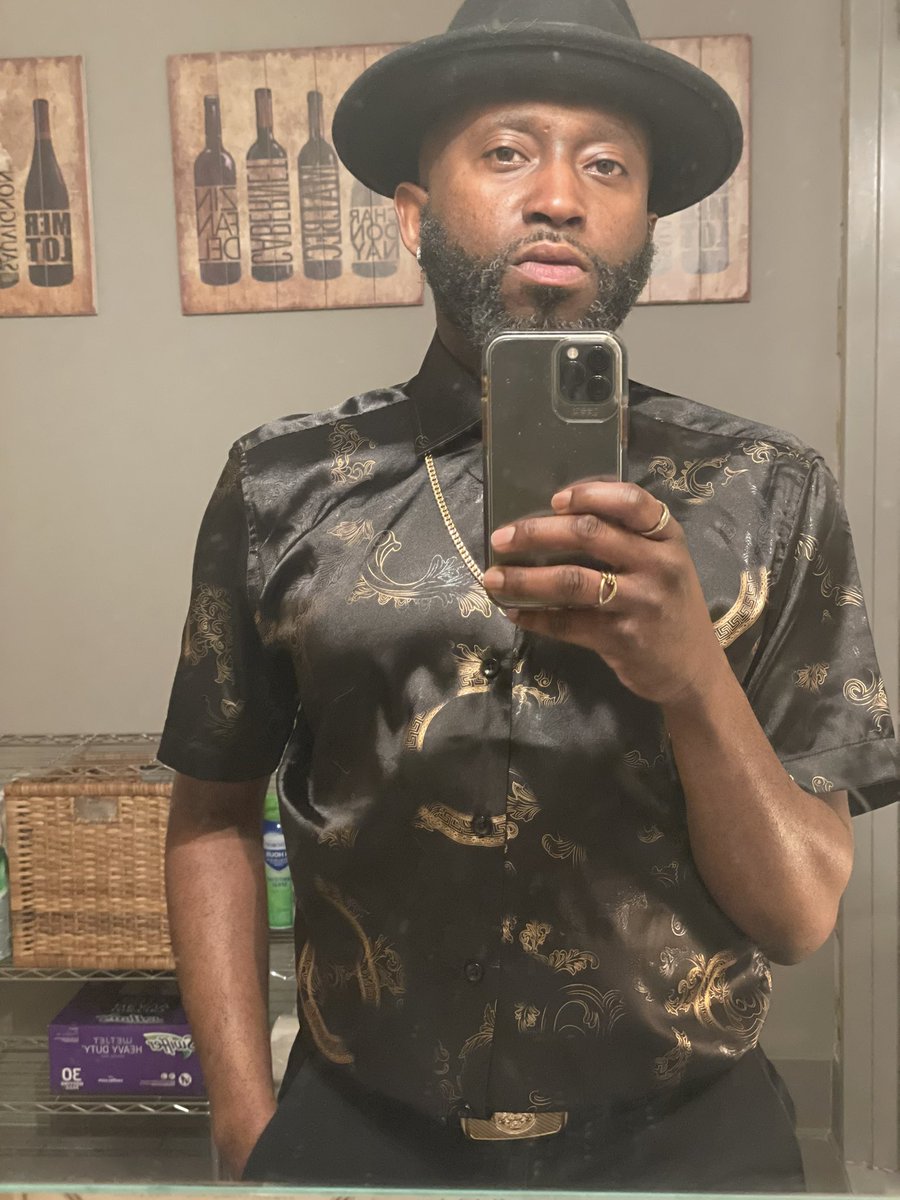 The_IZM's tweet photo. I couldโve worn a tee shirt and jeans but the Sag in me was like nah. #ArtistBae #DJBae #ILookededGood https://t.co/pxvZLmWE9o