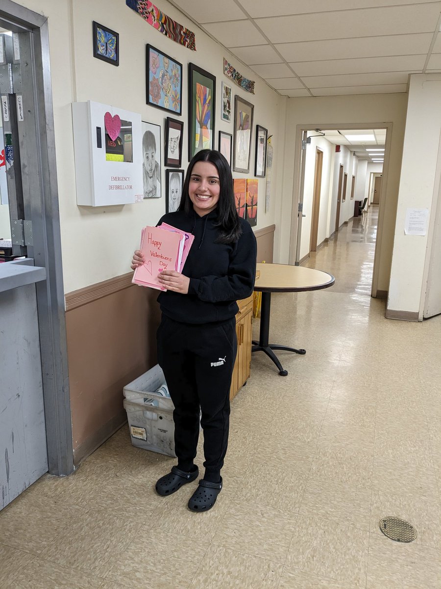 HobokenHighNHS's tweet photo. NHS member ER dropped off Valentine cards for senior citizens today. They will go to Meals on Wheels recipients. The cards were made by HHS students. https://t.co/2vUycVSuGB