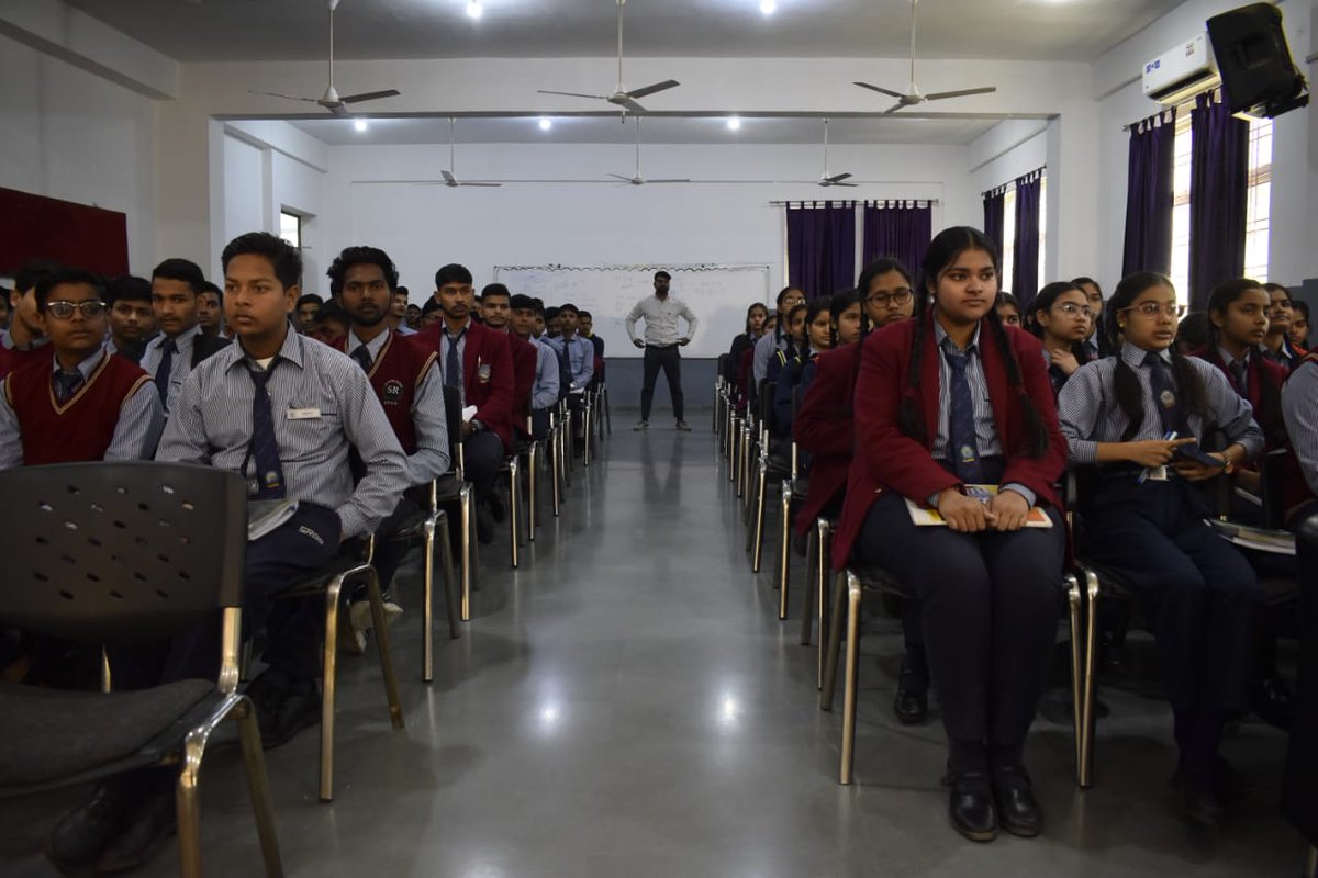 CSIR_CDRI's tweet photo. During #csir_oneweekonelab celebrations @CSIR_CDRI a #student_scientist_connect was organized at newly adopted #Atal_Tinkering_Lab of #SRGlobalSchool,#bhainsamau #BKT #Lucknow.
@CSIR_IND @DrJitendraSingh @DrNKalaiselvi
@Pharmadept @IndiaDST @VigyanPrasar @AIMtoInnovate https://t.co/PONuzEpaaX