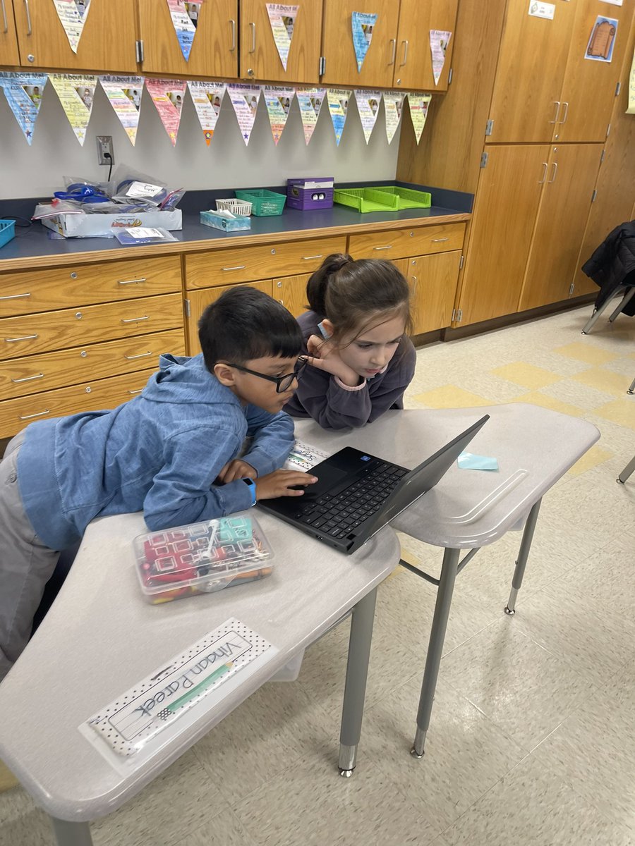 mrsdrouin4's tweet photo. Having so much fun learning about coding! @techcoachcooper https://t.co/20oQdLktOp