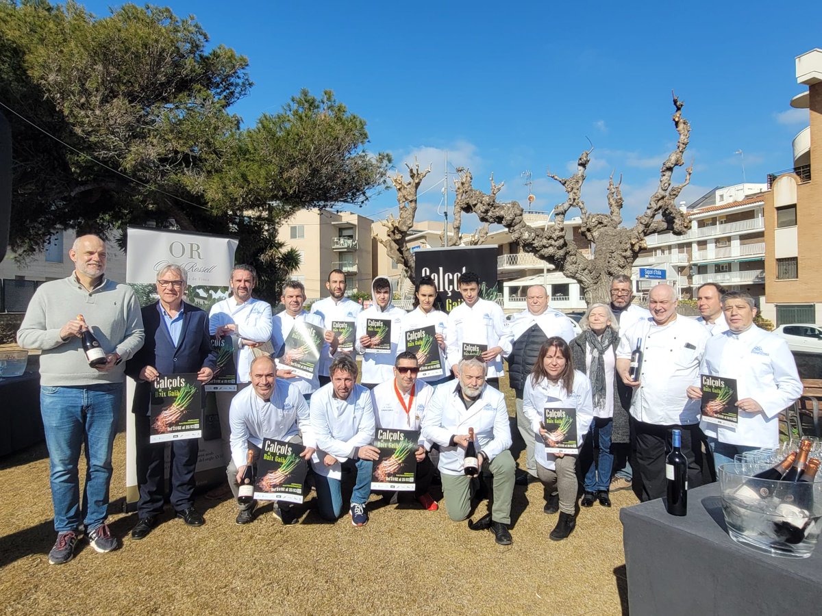 AEHTarragona's tweet photo. 🌾En marxa les Jornades Gastronòmiques 'Calçots al Baix Gaià'
👉 Del 24 de febrer al 26 de març, una vintena de restaurants serviran menús amb el calçot com a protagonista.
Tots els detalls aquí! 👉 https://t.co/vzgHhLG1lr
#jornadesgastronomiques #aeht #baixgaia #calçots https://t.co/QRO6z9G1TI