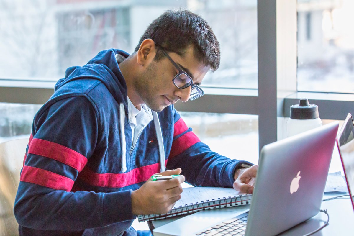 UofIWebCon's tweet photo. Looking for professional development opportunities this spring? Full-time, currently enrolled students—at any institution— can receive reduced conference pricing to #UofIWebCon!
Register for this three-day virtual event running April 12-14, 2023! ▶️ https://t.co/sX2EE06Ayl https://t.co/QpOUXshh4j