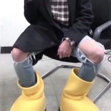 callmebyyourjin's tweet photo. y’all talking about the red boots but forget to mention that jungkook did it first https://t.co/U4nP3whMSX