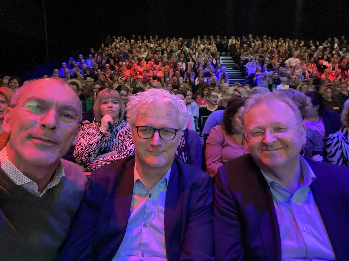TjeerdHobma's tweet photo. Wat een mooie start van het Kennisfestival @Tintengroep vanmiddag met waardering voor alle medewerkers die zich elke dag weer sterk maken voor sociaal werk in Noord- en Midden-Nederland. #hartvoorjevak https://t.co/iO7R3nTcIi