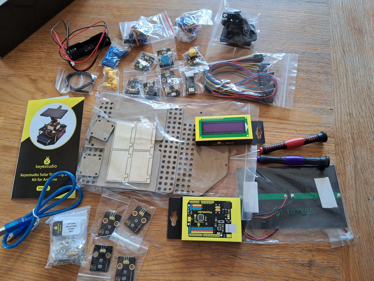 j_martay's tweet photo. Impressions of Keyestudio's Solar Tracking Kit
Kit has everything you need. Generic #sensors.  #SolarPanels and phone charging module are new - and #Lego pieces!
Instructions show components, installation diagram, and finished example of each step.  
Exciting #arduino #STEMToy https://t.co/eMFK51jli3