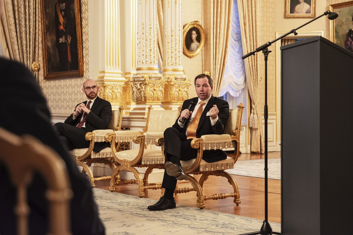 CourGrandDucale's tweet photo. 💬 S.A.R. le Grand-Duc Héritier a accueilli au Palais des membres de la Fédération des Jeunes Dirigeants d’entreprise &amp; C. Thelen @ccluxembourg. Dans ce contexte, la Maison du Grand-Duc, le rôle du Grand-Duc &amp; du Grand-Duc Héritier lors des missions éco. ont été présentés. ©MGD https://t.co/9qoBcG5JUf
