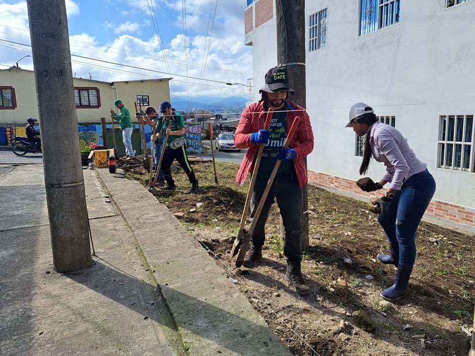 sincensurapop's tweet image. en el barrio Los Campos LA @AlcaldiaPopayan  realizó el cerramiento y siembra de 120 plantas ornamentales. Ahora, este espacio luce aún más agradable. Estas jornadas de la secretaría #DAFE Continuarán para sembrar vida en cada rincón de Popayán