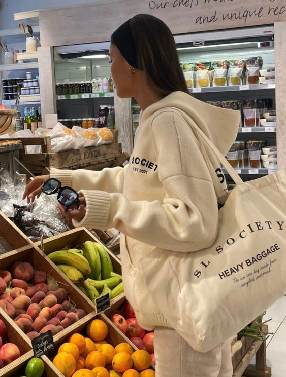 You don't need to spend $1000s at Whole Foods to reach top 1% Health.

In fact... eating and living healthily is accessible to most, regardless of their financial situation.

Here are 7 ways to live a healthy lifestyle without destroying your wallet: