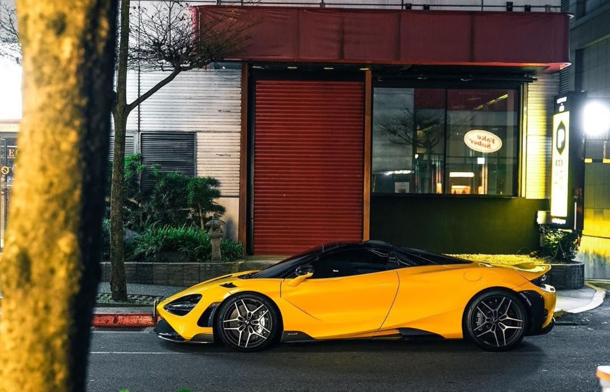 The McLaren 720S is a high-performance, mid-engined supercar produced by the British car manufacturer McLaren Automotive. 
#car #cars #supercars #luxurycars #McLaren720S #SupercarGoals #HypercarLife #SpeedDemon  #CarsPlan